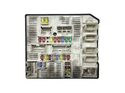 Caja reles / fusibles RENAULT MEGANE III BERLINA 5 P 1.5 DCI DIESEL