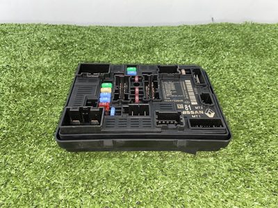 Caja reles / fusibles RENAULT