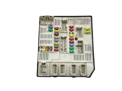 Caja reles / fusibles RENAULT MEGANE III BERLINA 5 P 1.5 DCI DIESEL FA