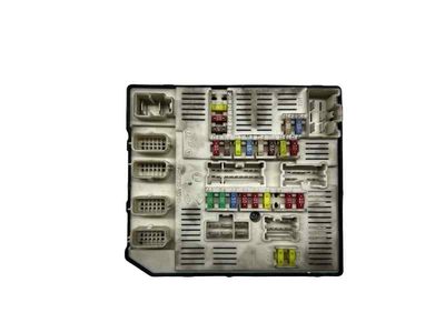 Caja reles / fusibles RENAULT MEGANE III SPORT TOURER 1.5 DCI DIESEL